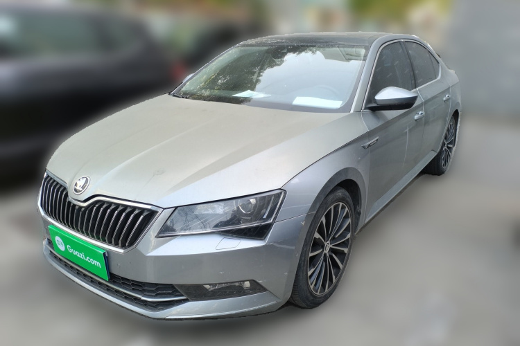 Skoda Superb 2016 car image #2