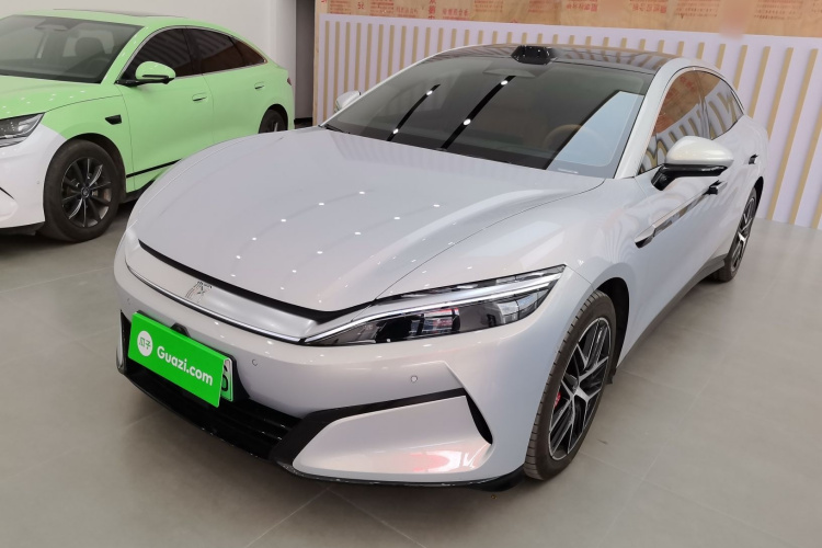 BYD HanL 2025 صورة سيارة #2