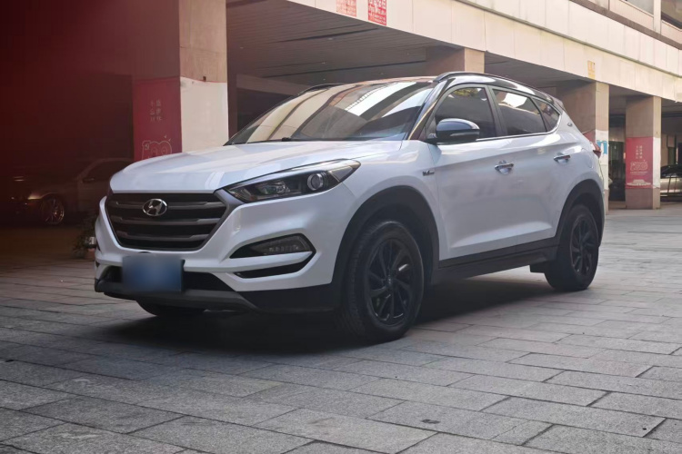 Hyundai Tucson 2017 car image #2