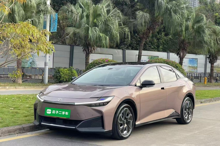 Toyota bZ3 2023 immagine di auto #2