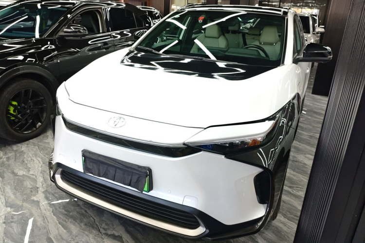 Toyota bZ4X 2022 immagine di auto #2