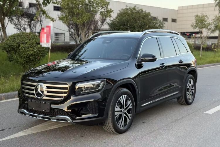 Mercedes-Benz GLB Class 2025 car image #2
