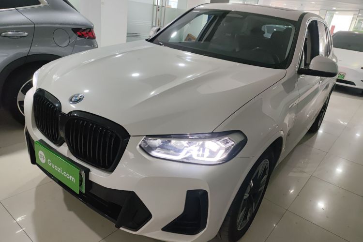 BMW iX3 2023 immagine di auto #2
