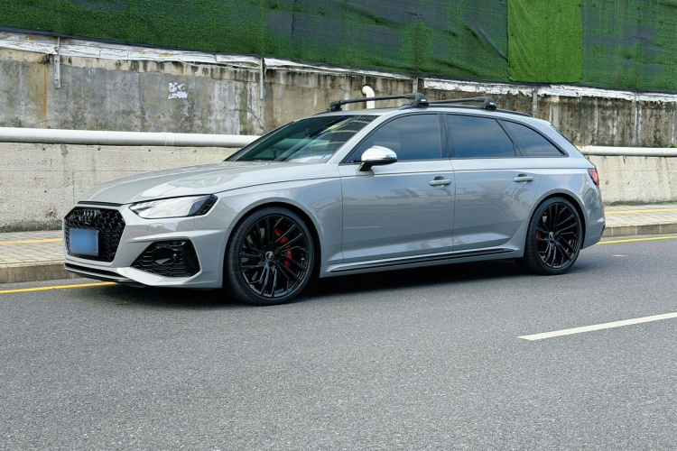 Audi RS 4 2022 car image #2