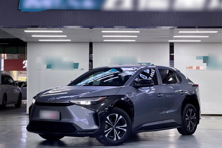 Toyota bZ4X 2023 immagine di auto #2