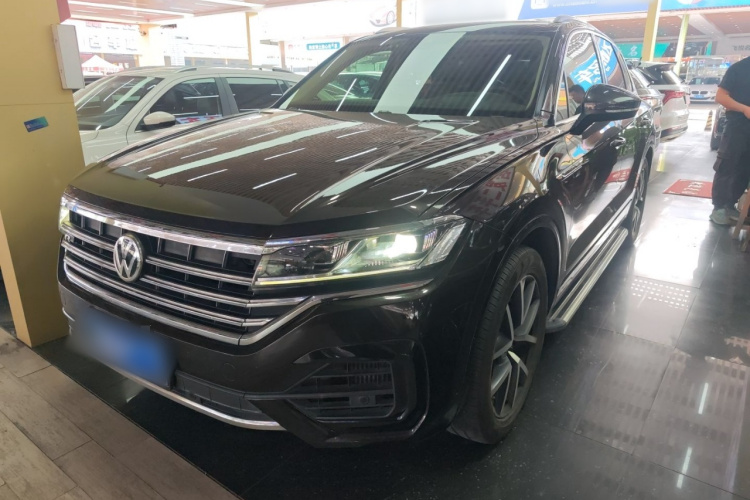 Volkswagen Touareg 2018 car image #2