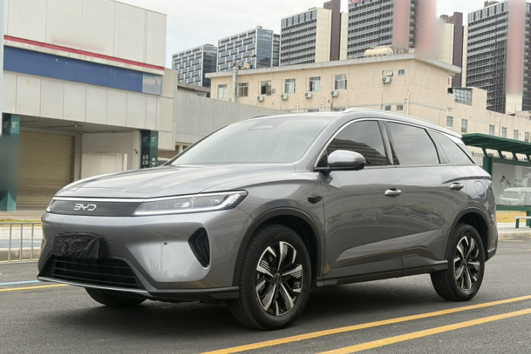 BYD Sea Lion 05 DM-i 2025 car image #2