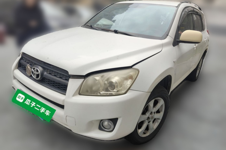 Toyota RAV4 2011 car image #2