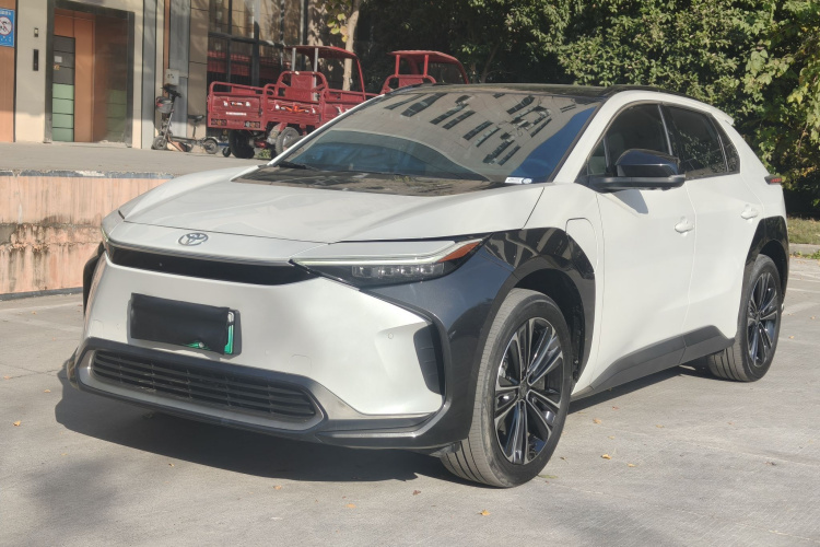 Toyota bZ4X 2022 immagine di auto #2