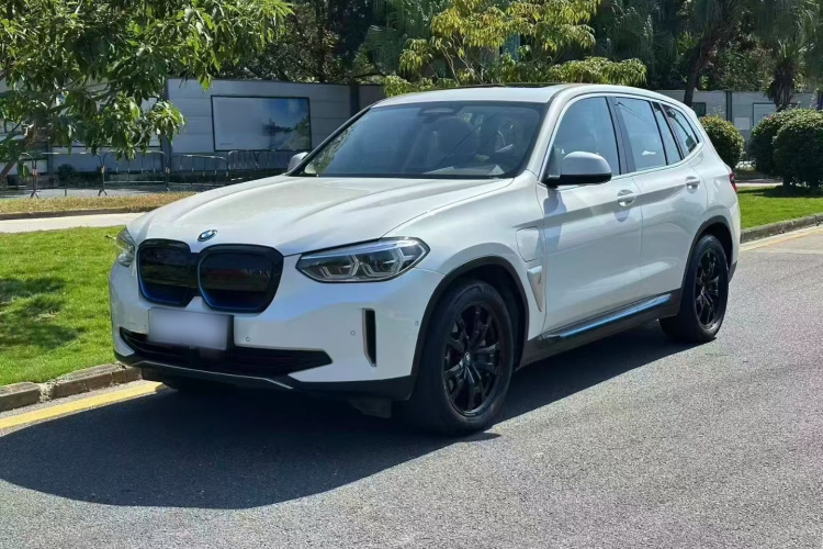 BMW iX3 2021 car image #2