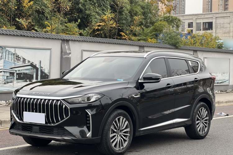 X70 PLUS 2024 car image #2