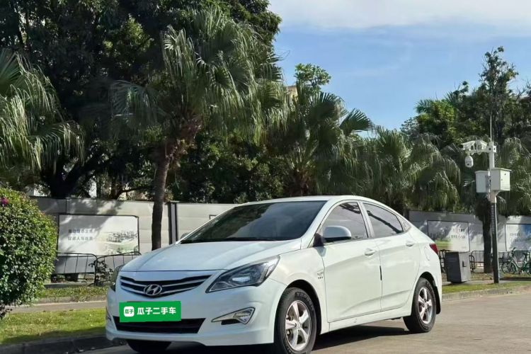 Hyundai Reina 2017 #2 Hyundai Reina 2017 car image #2