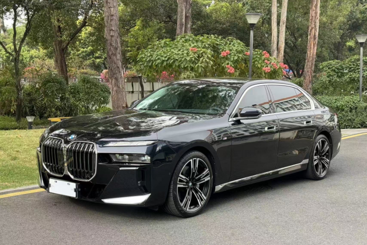BMW 7 Series 2023 #2 BMW 7 Series 2023 car image #2