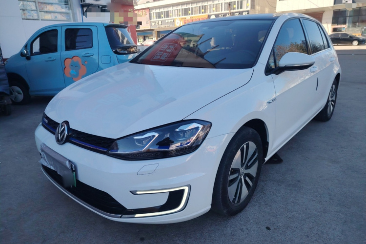 Volkswagen Golf Pure Electric 2020 car image #2