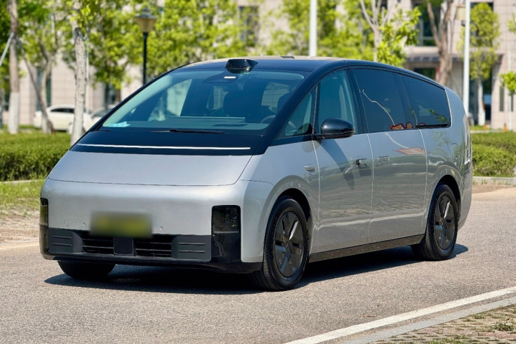 理想汽车 理想MEGA 2024 汽车图片 #2