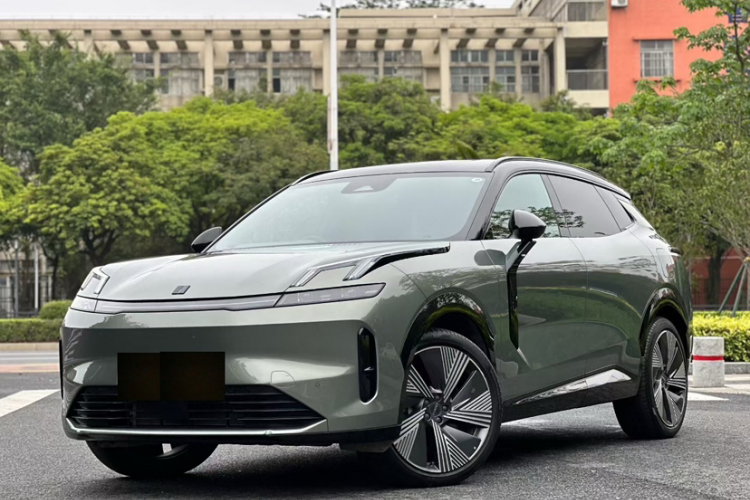 Lynk & Co 08 EM-P 2023 car image #2