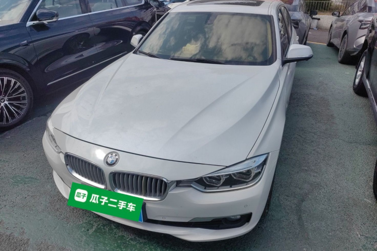 BMW 3 Series 2019 car image #2