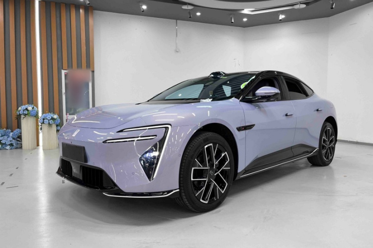 阿维塔 阿维塔06 2025 汽车图片 #2