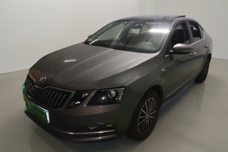 Skoda Octavia 2019 car image #2