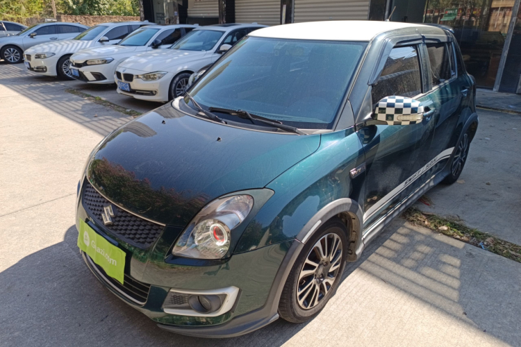 Suzuki Swift 2017 car image #2