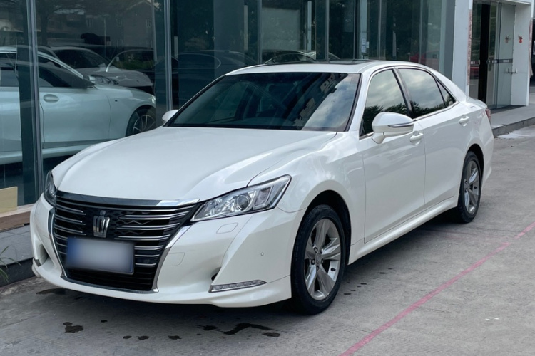 丰田 皇冠 2017 #2 丰田 皇冠 2017 汽车图片 #2