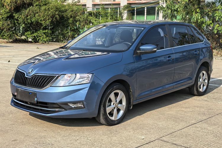 Skoda Rapid Spaceback 2018 car image #2