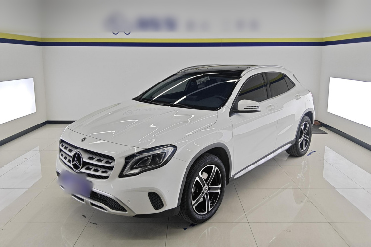 Mercedes-Benz GLA Class 2018 car image #2