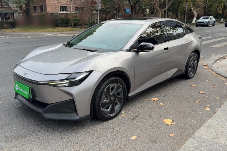 Toyota bZ3 2023 immagine di auto #2