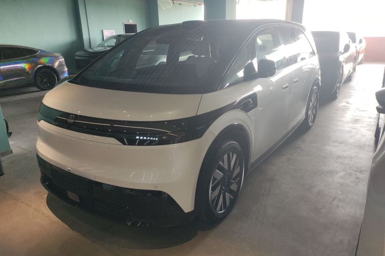 极氪 极氪MIX 2024 汽车图片 #2