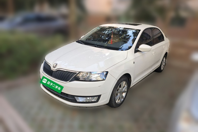 Skoda Rapid 2016 car image #2