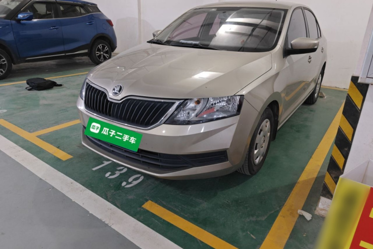 Skoda Rapid 2017 car image #2