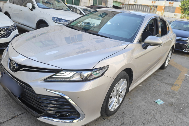 Toyota Camry 2022 immagine di auto #2