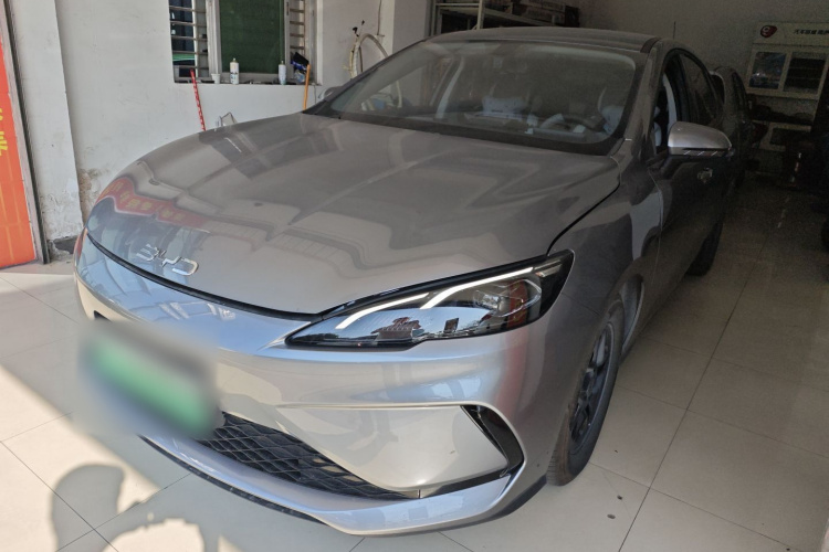 BYD Seal 05 DM-i 2025 car image #2