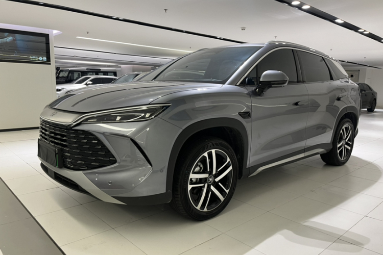 BYD SongL DM-i 2025 #2 BYD SongL DM-i 2025 car image #2