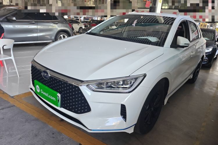 BYD e2 2022 immagine di auto #2