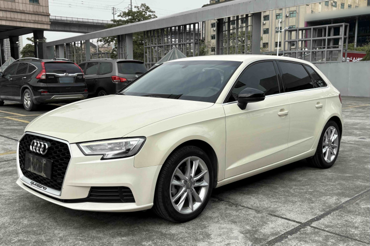 Audi A3 2018 car image #2