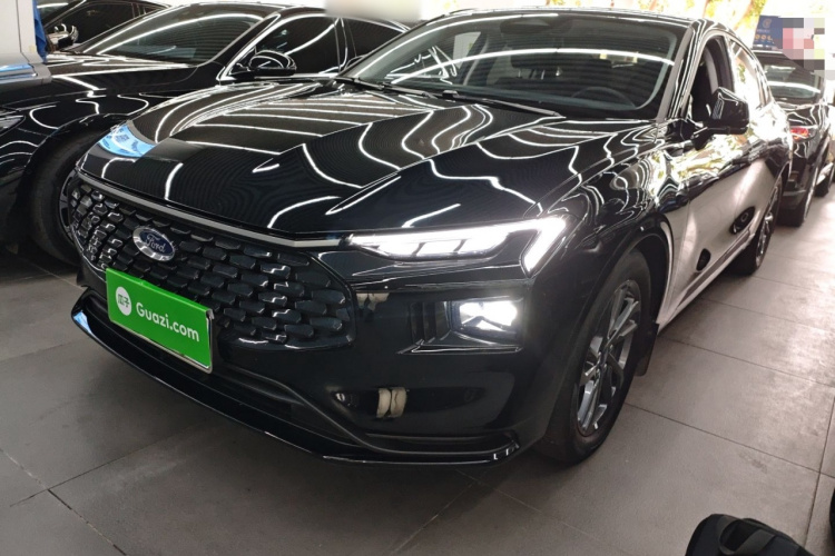 Ford Mondeo 2025 car image #2