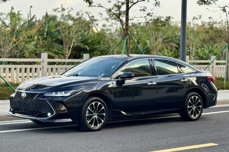 Toyota Avalon 2023 car image #2