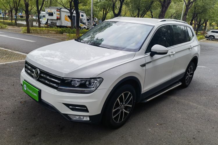 Volkswagen Tiguan L 2017 car image #2