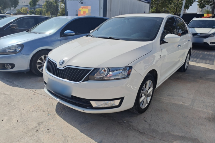 Skoda Rapid 2017 car image #2