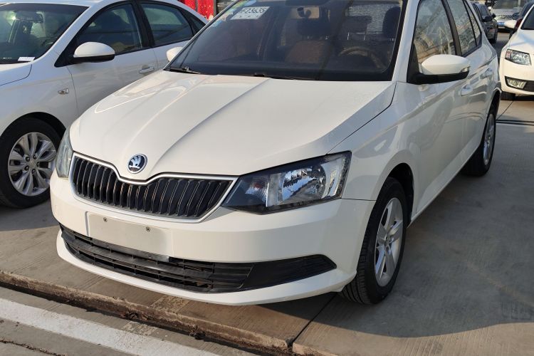 Skoda Fabia 2016 car image #2