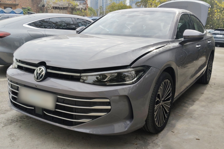 Volkswagen Passat 2024 car image #2