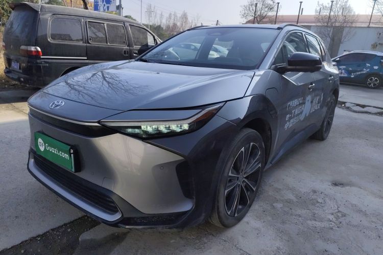 Toyota bZ4X 2022 immagine di auto #2