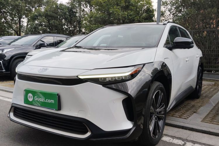 Toyota bZ4X 2022 immagine di auto #2