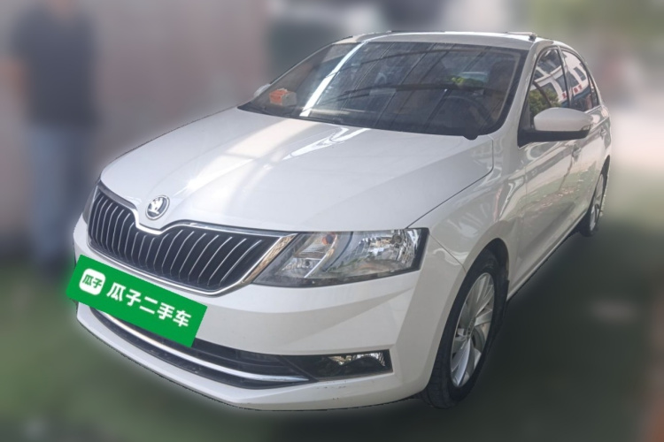 Skoda Rapid 2017 car image #2