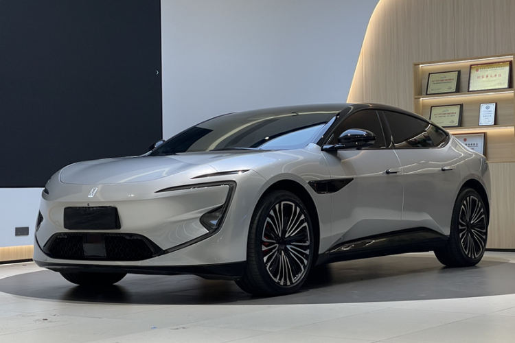 Avatr 12 2024 car image #2