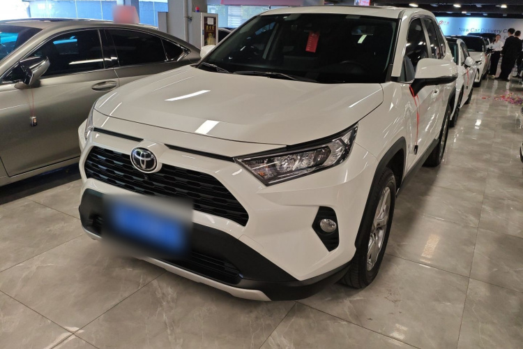 Toyota RAV4 2022 car image #2