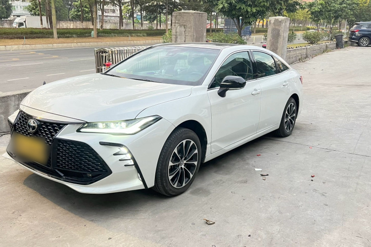 Toyota Avalon 2023 car image #2