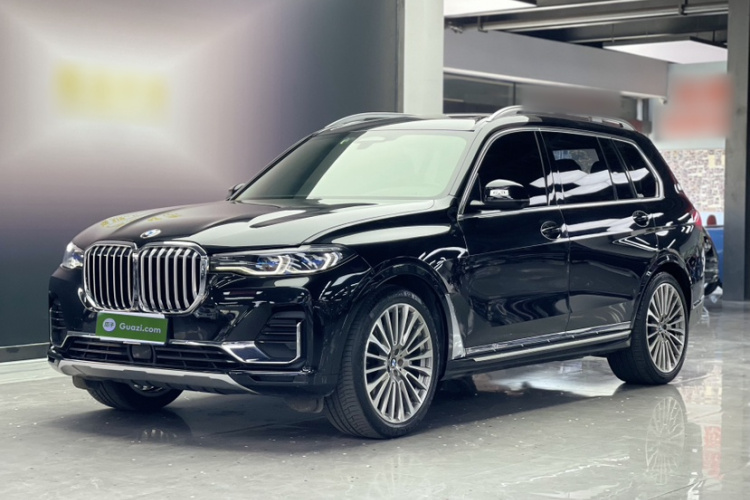 BMW X7 2020 car image #2