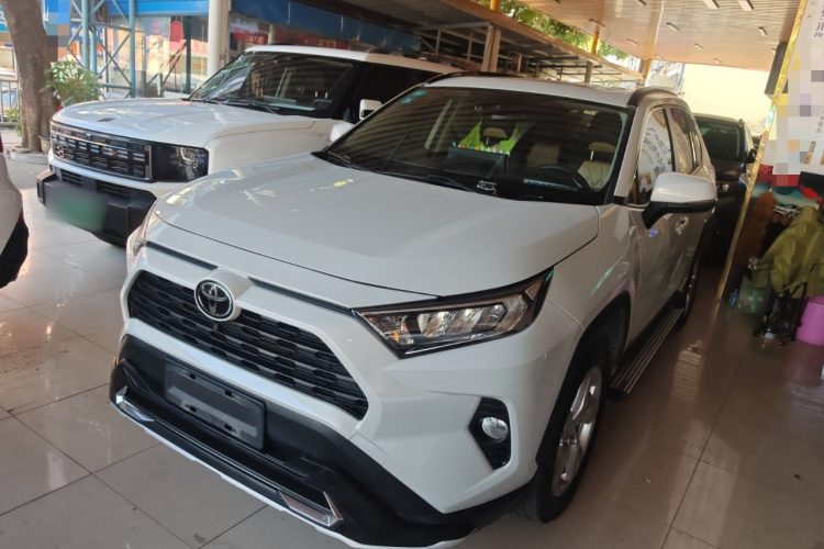 Toyota RAV4 2020 car image #2